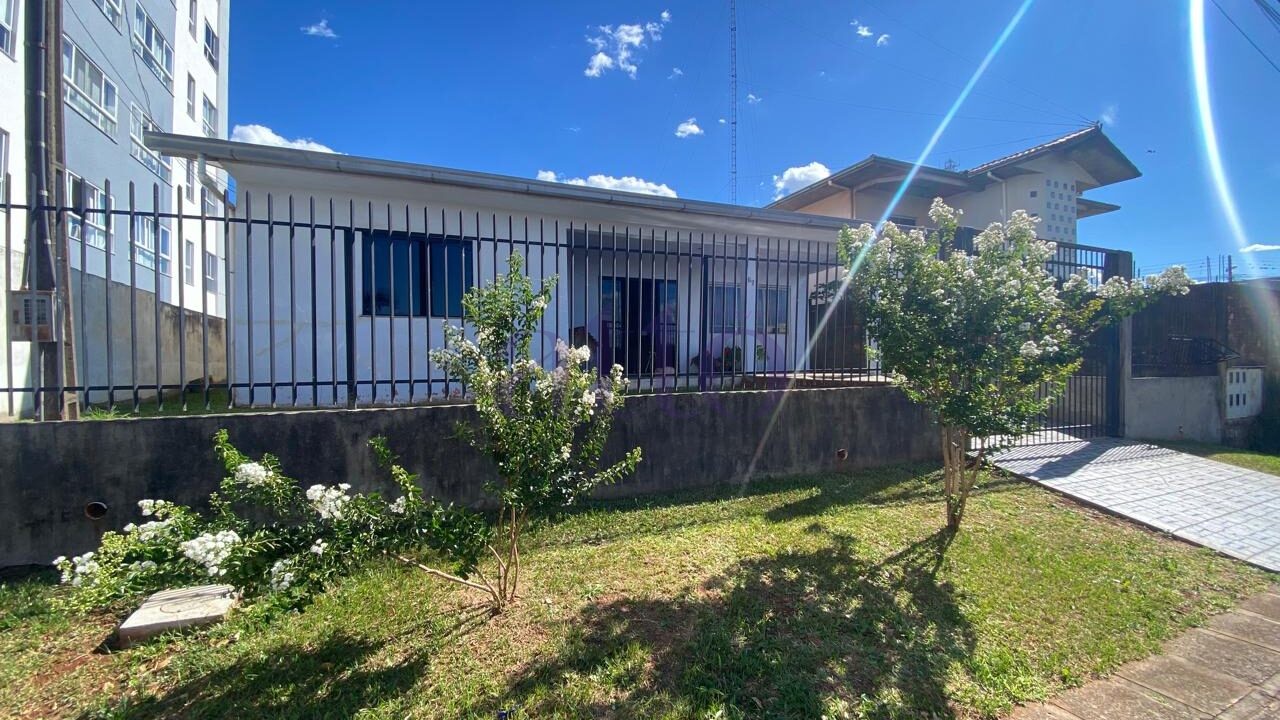 Casa de alvenaria com laje à venda – Bairro Nossa Senhora de Fátima